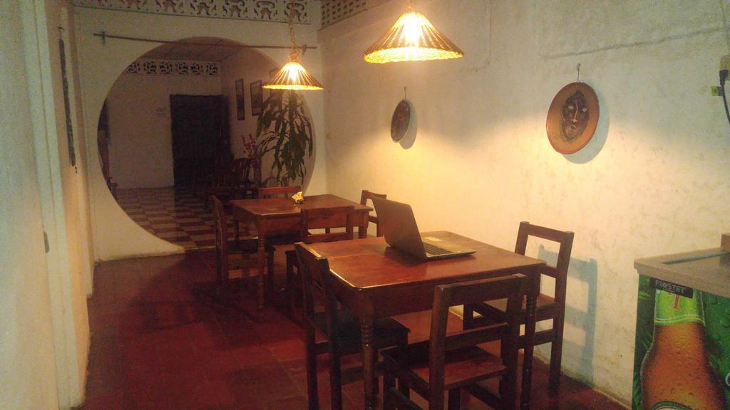 Casa Nica Leon Hostel ภายนอก รูปภาพ