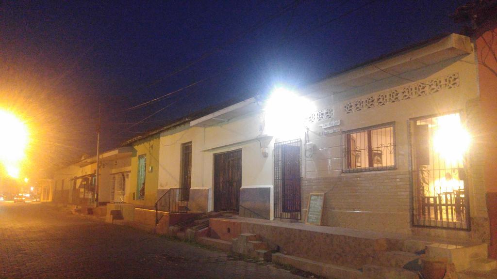 Casa Nica Leon Hostel ภายนอก รูปภาพ