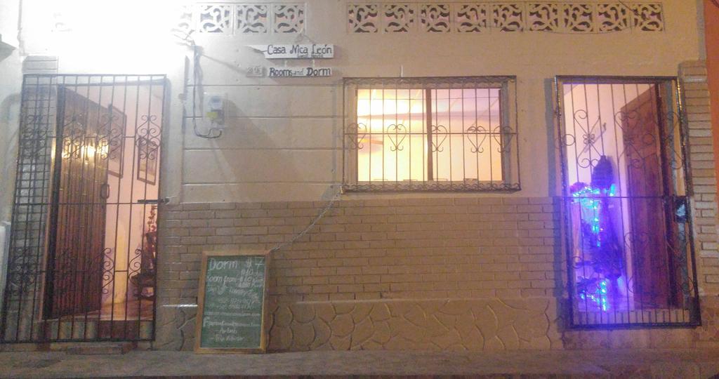 Casa Nica Leon Hostel ภายนอก รูปภาพ